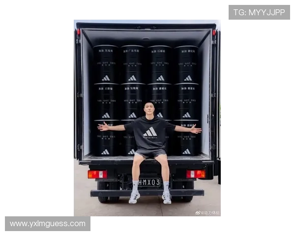 球迷现场获胡明轩签名，元旦赛事衍生文旅消费热潮